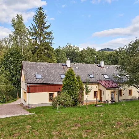 Spacious Mountain Retreat Lampertice