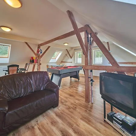 Spacious Mountain Retreat