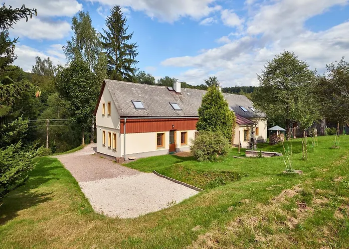 Spacious Mountain Retreat Holiday home *